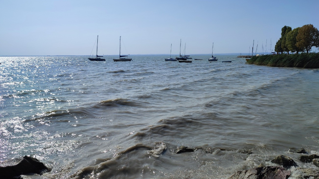 Valóságos özönvíz zúdult a Balatonra
