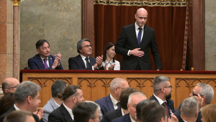 Lezajlott a szavazás a Médiatanács tagjairól, a Fidesz és a KDNP kivonult az ülésteremből