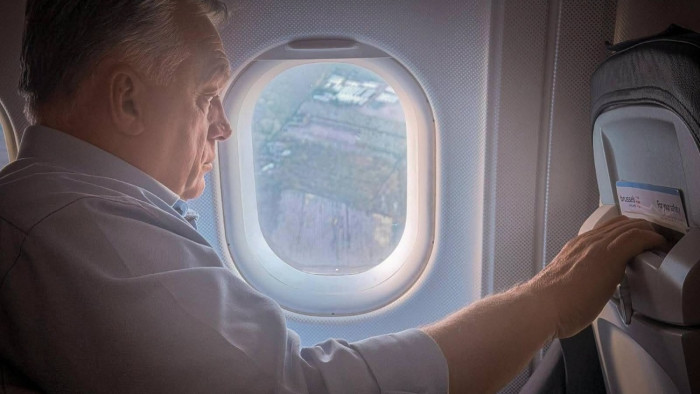 Orbán Viktor már Magyarországon van, Lakitelekre tart
