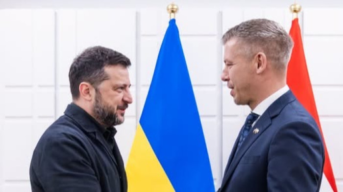 Négyszemközt tárgyalt Magyar Péter Volodimir Zelenszkij ukrán elnökkel