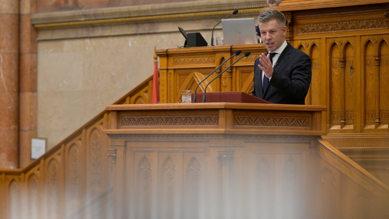 Magyar Péter miniszterelnök napirend elõtt szólal fel az Országgyûlés plenáris ülésén 2026. október 19-én.
