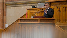 „A kormány egy év alatt teljesíti 4 év vállalásainak nagy részét” – Magyar Péter maratoni beszéde a parlamentben