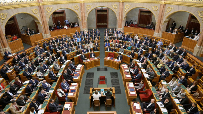 Így reagált a parlamenti ellenzék a miniszterelnök költségvetési beszédére