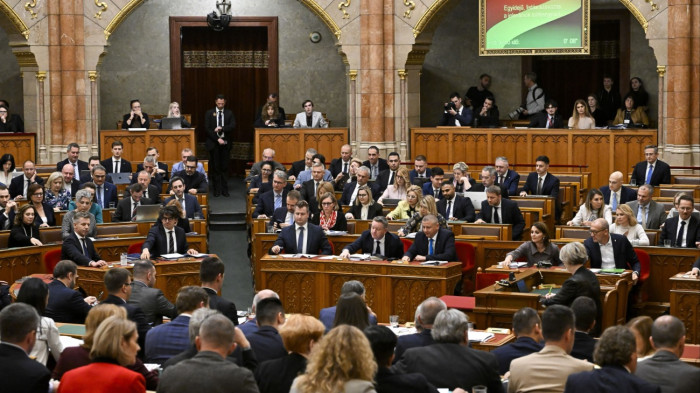 Bér-és családi pótlék emelést és az árrésstopok kivezetését is bejelentette a miniszterelnök – a nap hírei