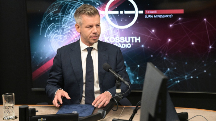„Egy kávét, miniszterelnök úr?” „Rumot ígértek” – 76 másodpercben Magyar Péter keddi napja