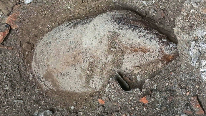 Száz kilós rombolóbombát találtak a Belvárosban – képek