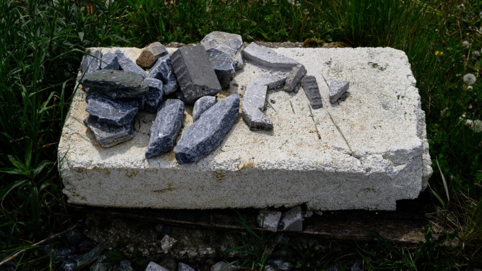 Akár 12 hónapig is eltarthat a veszélyes útpadkák felszámolása – a bitumenezés itt nem megoldás